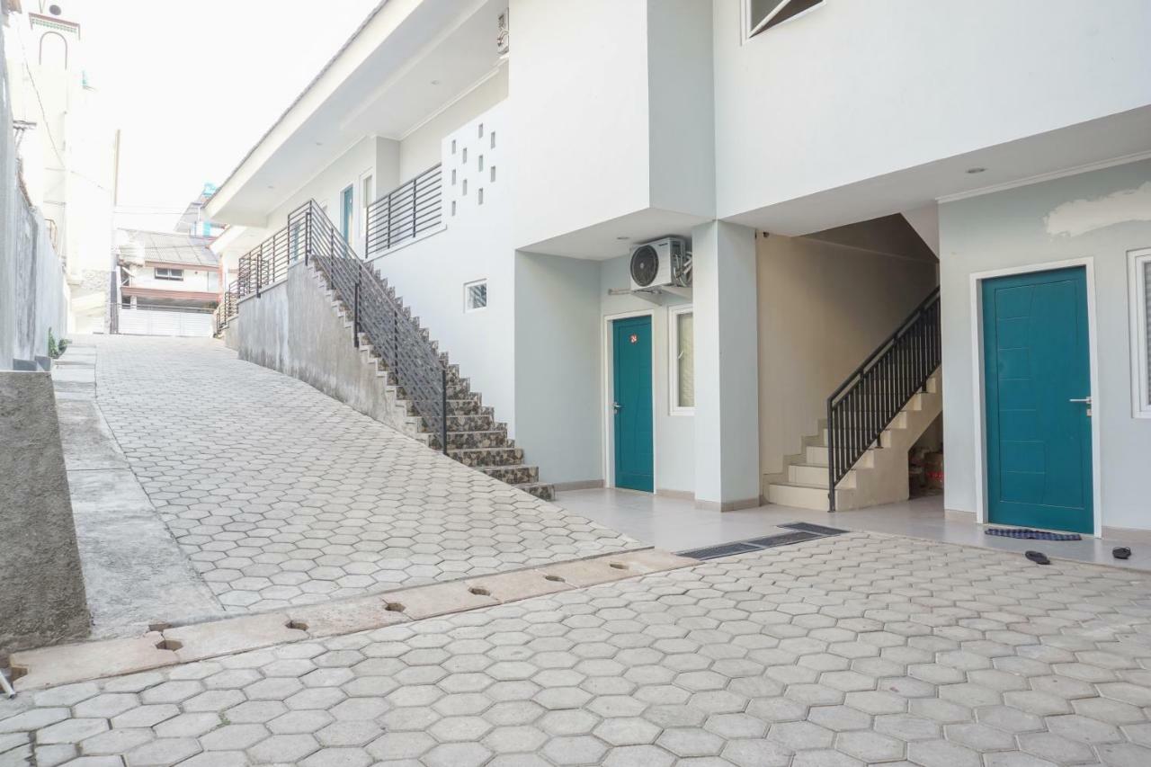 Residences By Reddoorz Near Mt Haryono - Minimum Stay 7 Days Yakarta Exterior foto