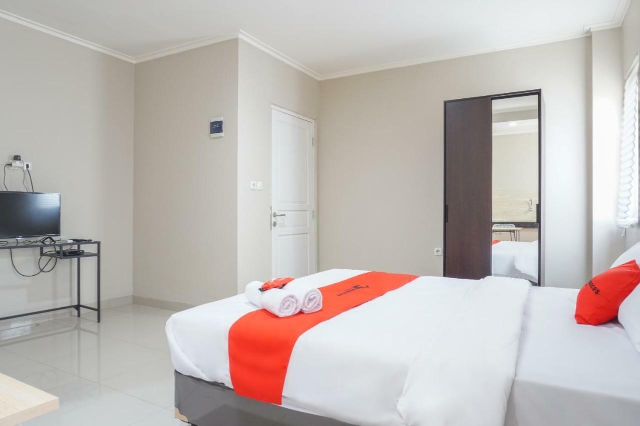 Residences By Reddoorz Near Mt Haryono - Minimum Stay 7 Days Yakarta Exterior foto